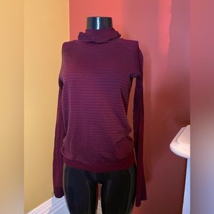 Women’s LuLu Lemon Long Sleeve ( size 6  )